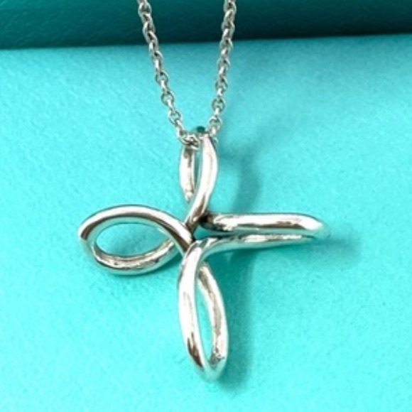- AuthenticTiffany & CO. Elsa Peretti Infinity Cross Pendant Necklace. - Picture 10 of 11